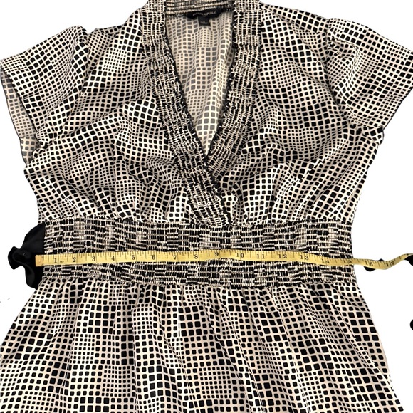 Banana Republic midi dress, smocked waist and collar, geometric pattern, size 8 - Picture 5 of 10